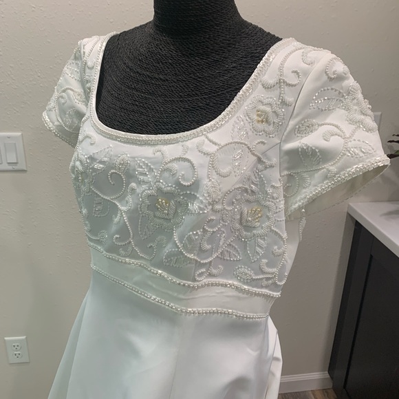 🚫SOLD🚫White Traditional Alfred Angelo Wedding Dress Size 16 - Picture 6 of 10